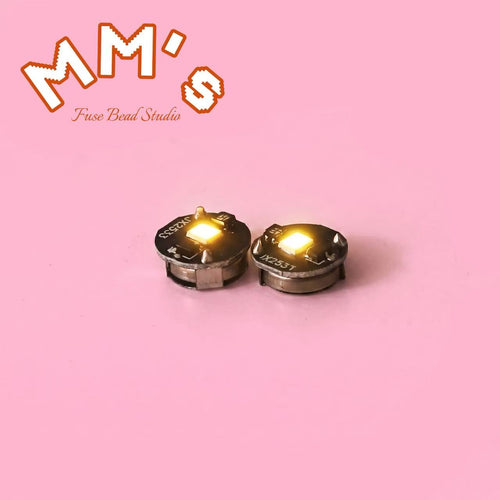 Magnetic LED light for glowing bead builds